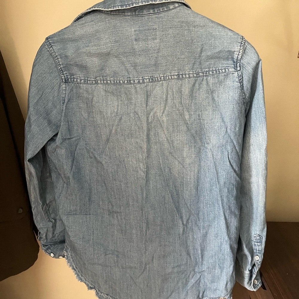 Universal Thread Chambray Top - Picture 4 of 8